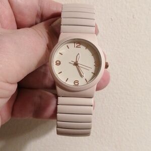 Elegant Very Nice Neutral Colour Women's Working Watch Stretch Bracelet